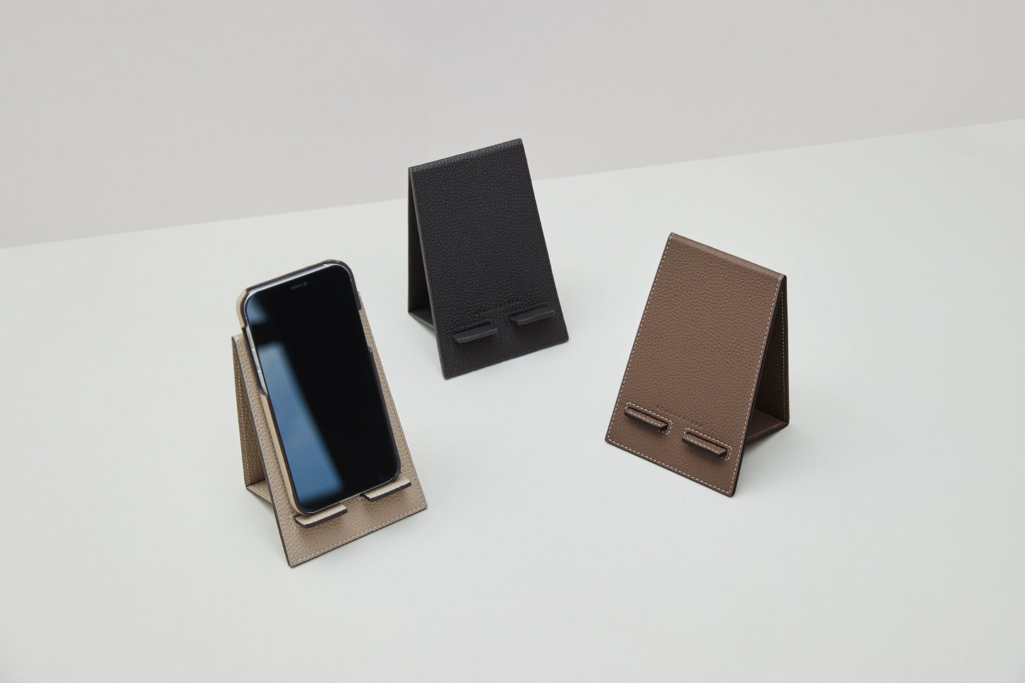 Smartphone stand in shrink leather