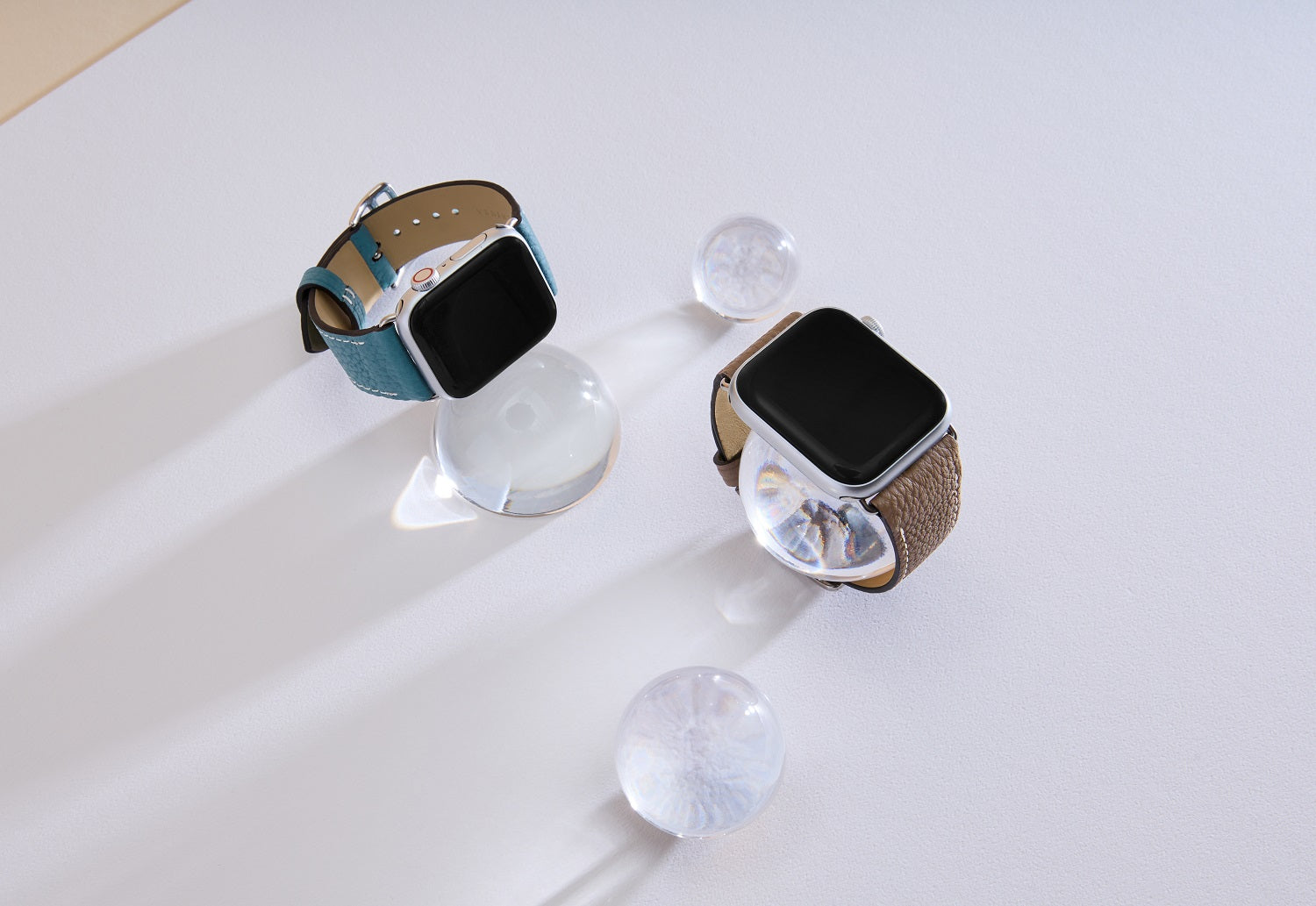 Apple Watch レザーバンド【42mm/44mm/45mm, M/Lサイズ】 (アダプター：ゴールド)